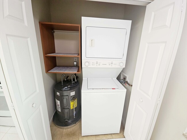 Building Photo - 14747 Cumberland Dr