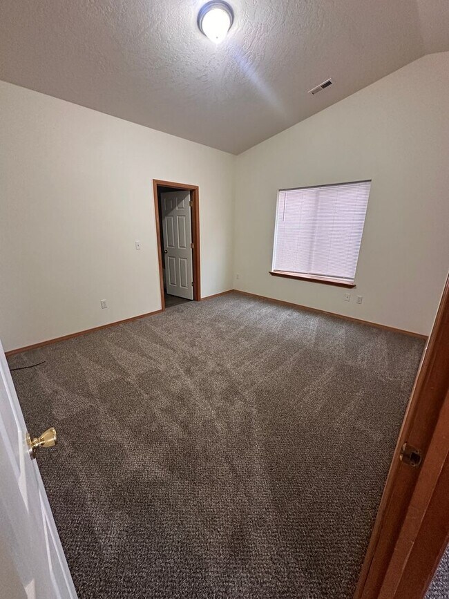 Building Photo - 7820 Three Rivers Dr