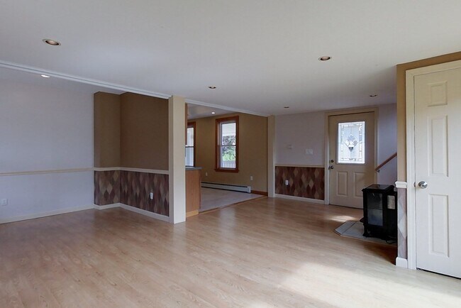 Building Photo - 520 Main St