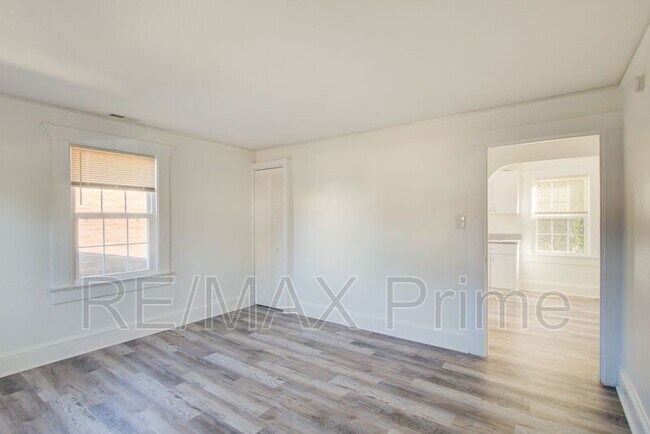 Building Photo - 1135 Jackson Ave