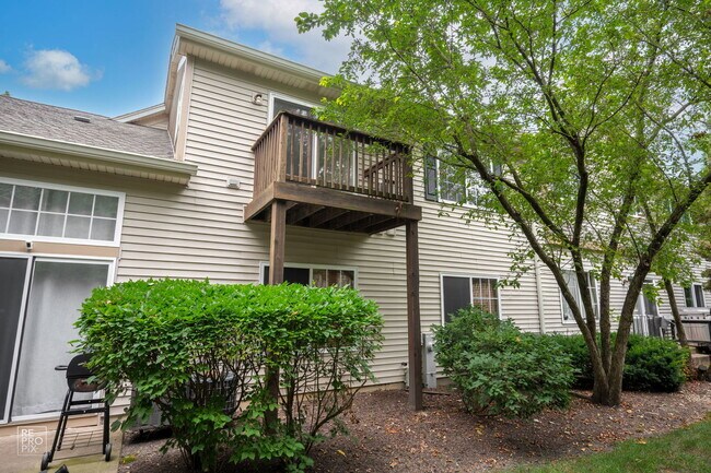 Building Photo - 268 Southwicke Dr