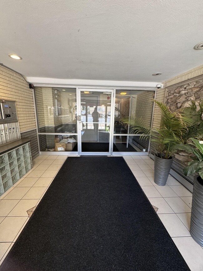 Building Photo - 7840 W North Ave