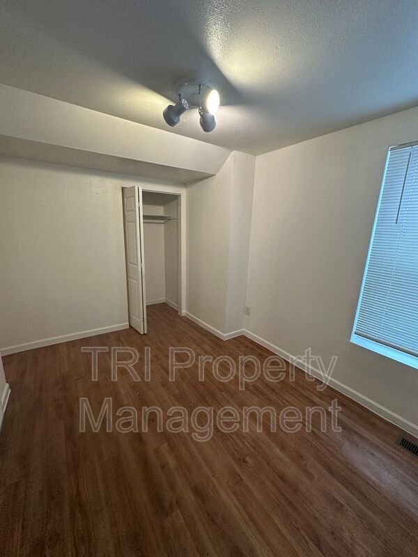 Building Photo - 1522 9th Ave