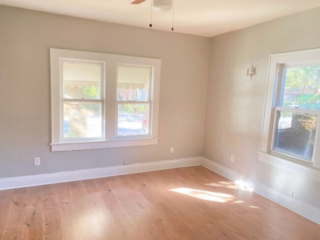 Building Photo - Charming Home - A Must See!