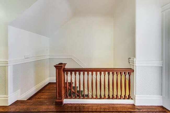 Building Photo - 1338 Haight St