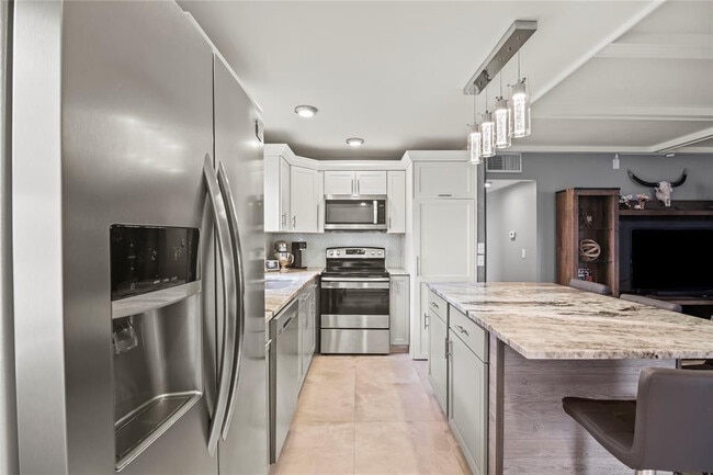 Building Photo - 352 Saxony Trail