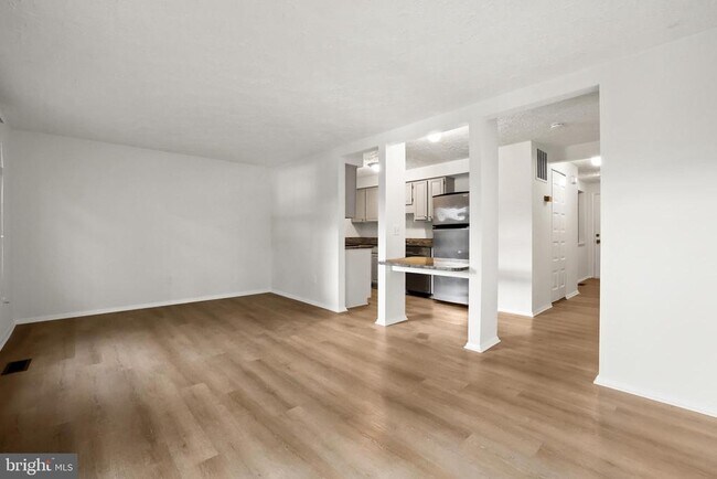 Building Photo - 2916 Bridgehampton Ct