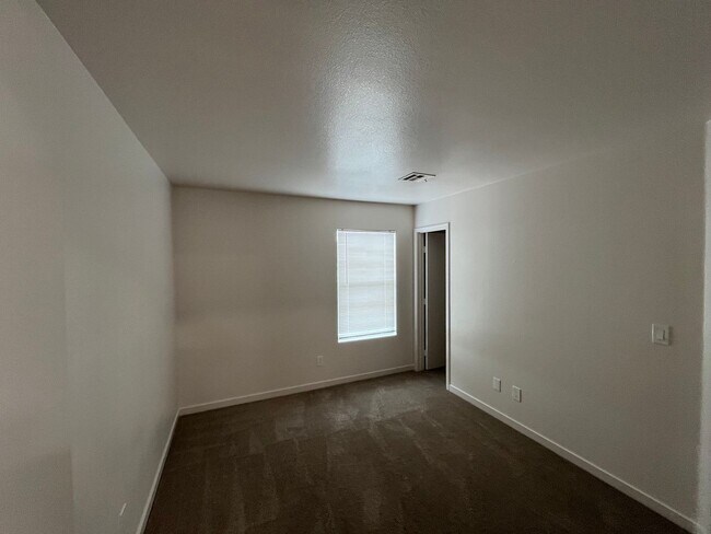 Building Photo - Beautiful home ready for rent
