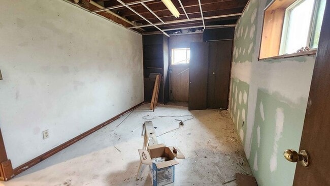 Building Photo - 3+ Bed Home Available with Garage