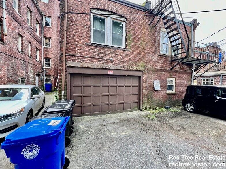 Building Photo - 1712 Beacon St