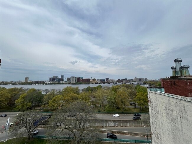 Building Photo - 120 Beacon St