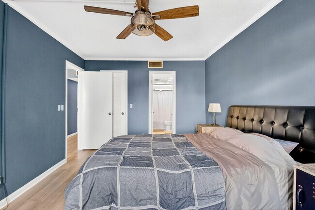 Building Photo - 1630 Embassy Dr