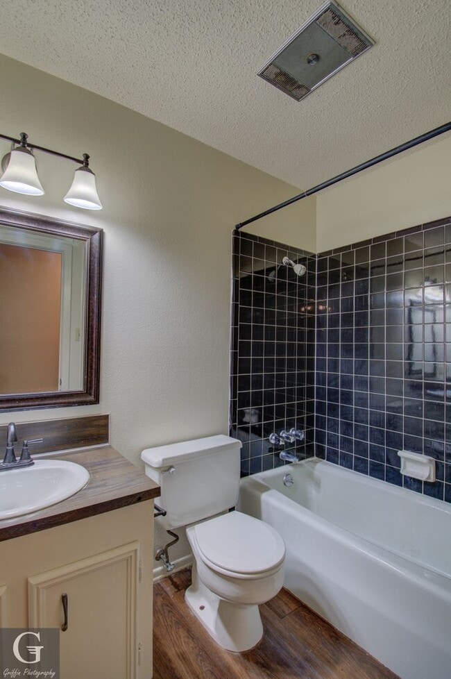 Building Photo - $500 Off 1st Month Special