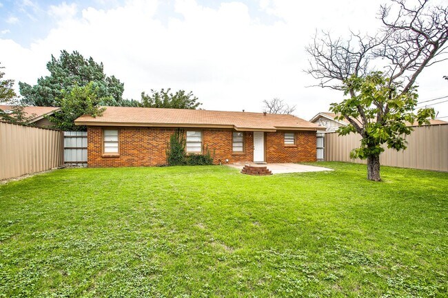 Building Photo - Fantastic home at a fantastic price!