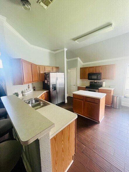 Building Photo - 445 Beard Dr