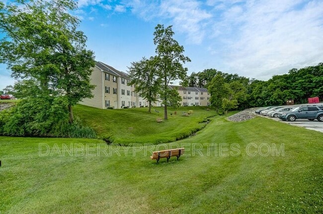 Building Photo - 1127 N Byrne Rd