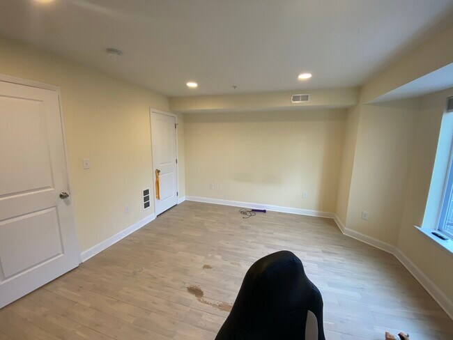 Building Photo - 1526 W Stiles St