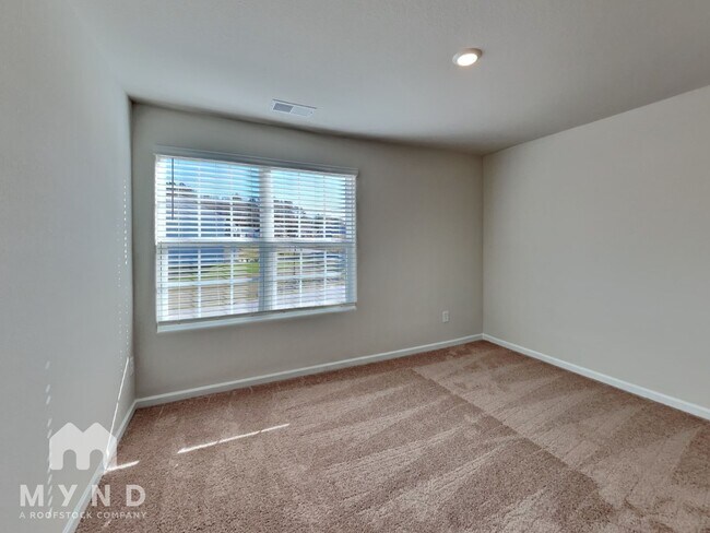 Building Photo - 329 New Villas St