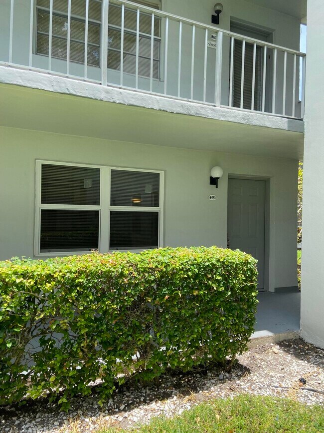 Building Photo - 583 Normandy M