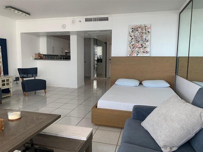 Building Photo - 100 Lincoln Rd