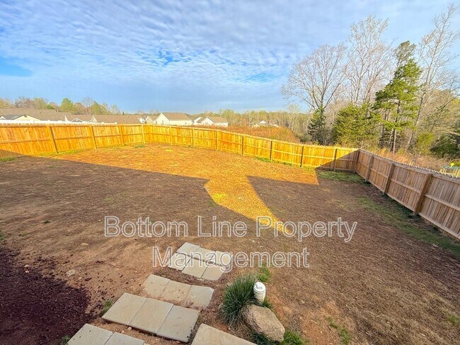 Building Photo - 249 Caley St