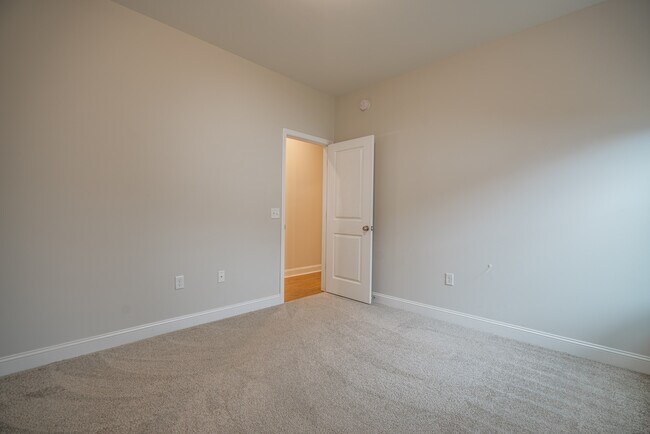 Building Photo - 106 Holland Dr