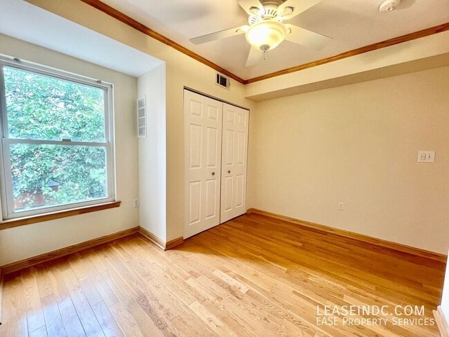Building Photo - 936 4th St NE