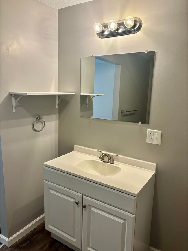 Building Photo - Check Out This 3-Bed/1-Bath House in Bluff...