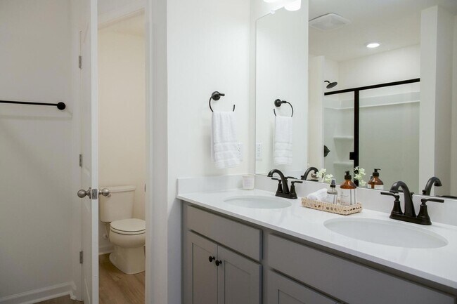 Building Photo - 609 Trotters Ln