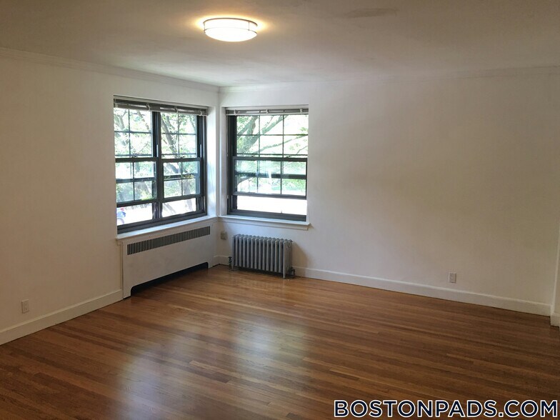 Building Photo - 337 Tappan St