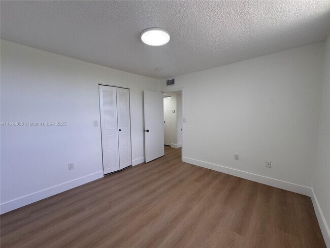 Building Photo - 1820 SW 81st Ave