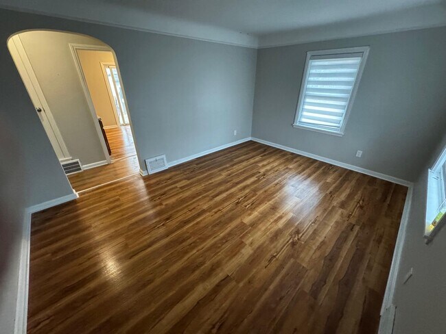 Building Photo - Renovated 3BR Home in Euclid (Move-In Ready)