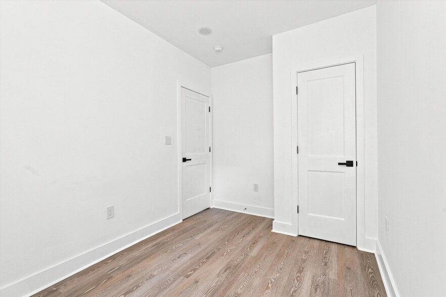 Building Photo - 5044 Parrish St
