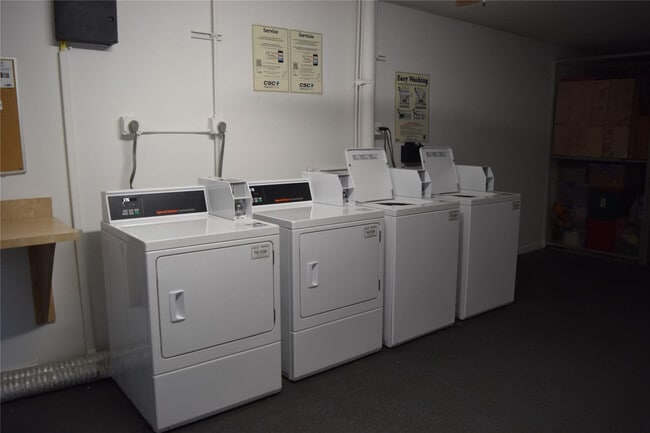 Building Photo - 13250 SW 4th Ct