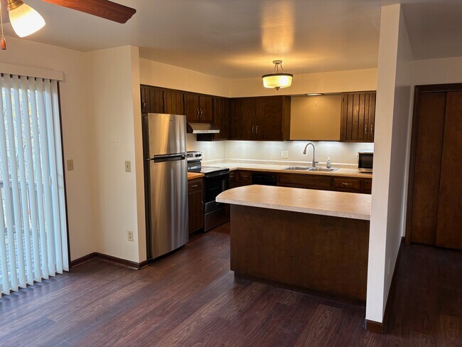 Building Photo - 309 Olsen St