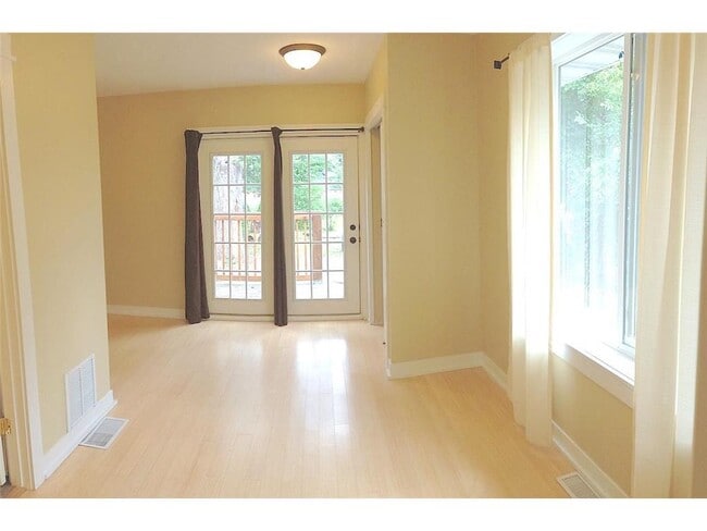 Building Photo - 2319 Cole Ave SE