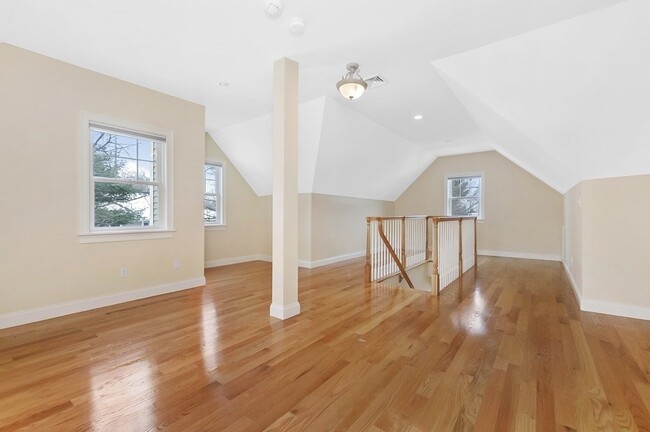 Building Photo - 68 Waverley Ave