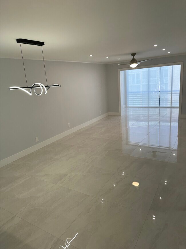 Building Photo - 308 Golfview Rd