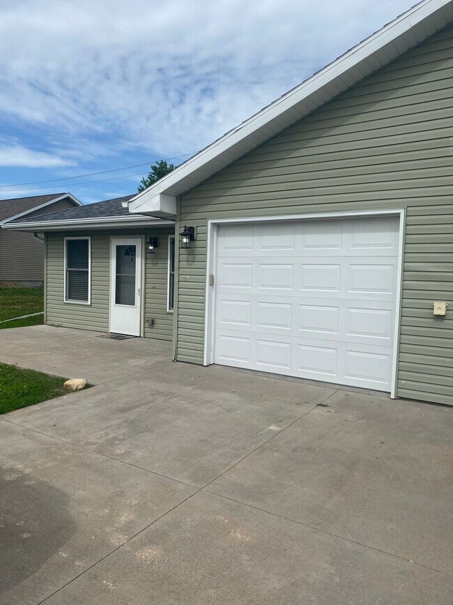 Primary Photo - 1308 Trojan Rd