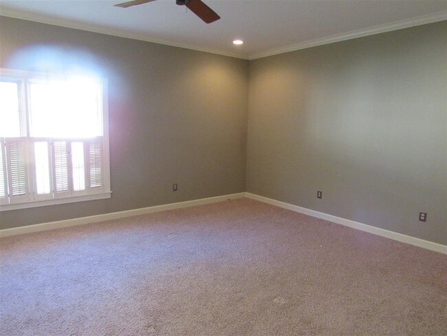 Building Photo - 255 Eastbrooke St