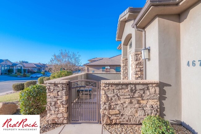 Building Photo - Stunning Fully Furnished 4 Bedroom Home. Community Pool & Mini Golf!