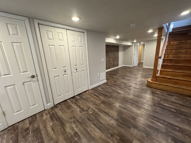 Building Photo - BIG SPACE. MODERN COMFORT. UNBEATABLE VALUE: 3 Bed, 2 Bath Duplex Delight!