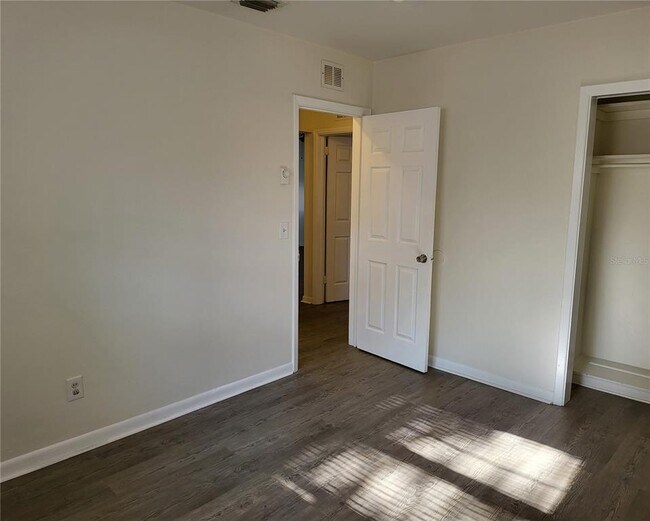 Building Photo - 303 N Mars Ave