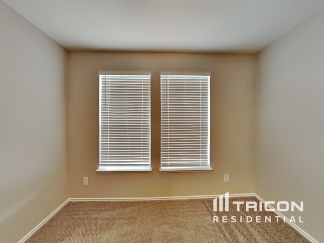 Building Photo - 207 Moonlight Dr