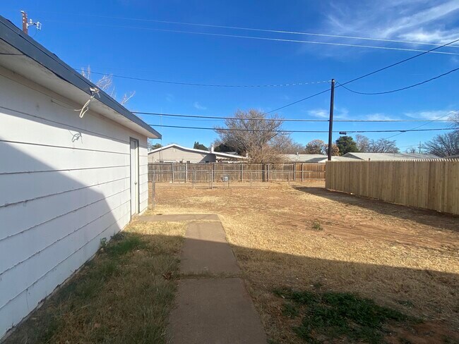 Building Photo - 3012 39th St