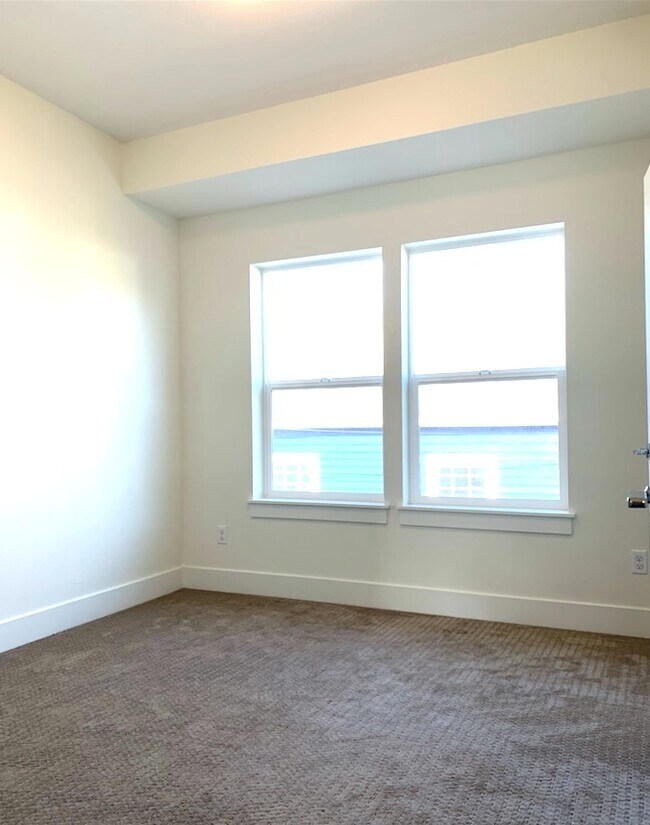 Building Photo - 1377 N Humboldt St