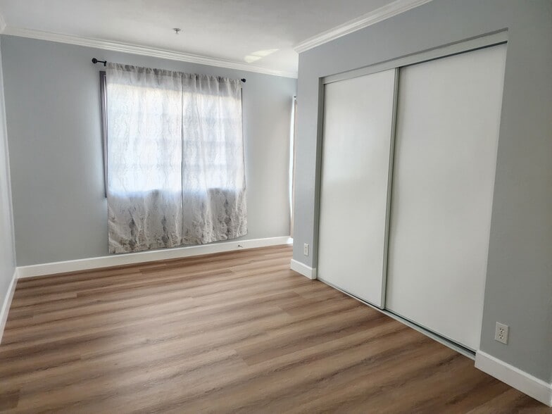 Building Photo - 736 N Garfield Ave