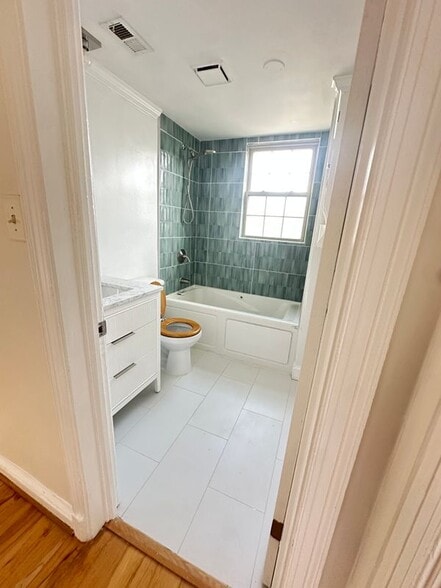 Building Photo - 2625 3rd St NE