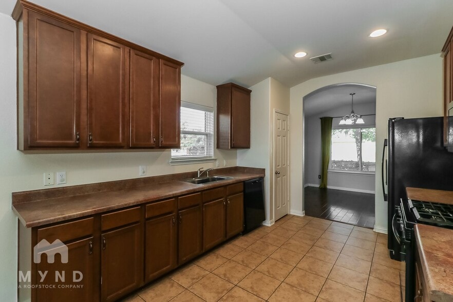 Building Photo - 286 Nandina Dr