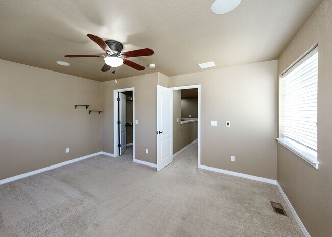 Building Photo - Westside 3 Bed Townhouse in Gold Hill Mesa